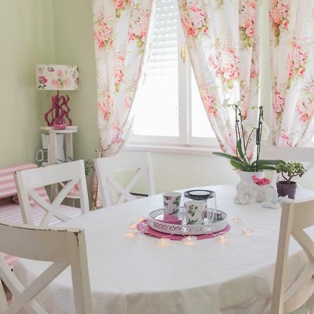 Shabby Chic Apartments Шибеник Екстер'єр фото