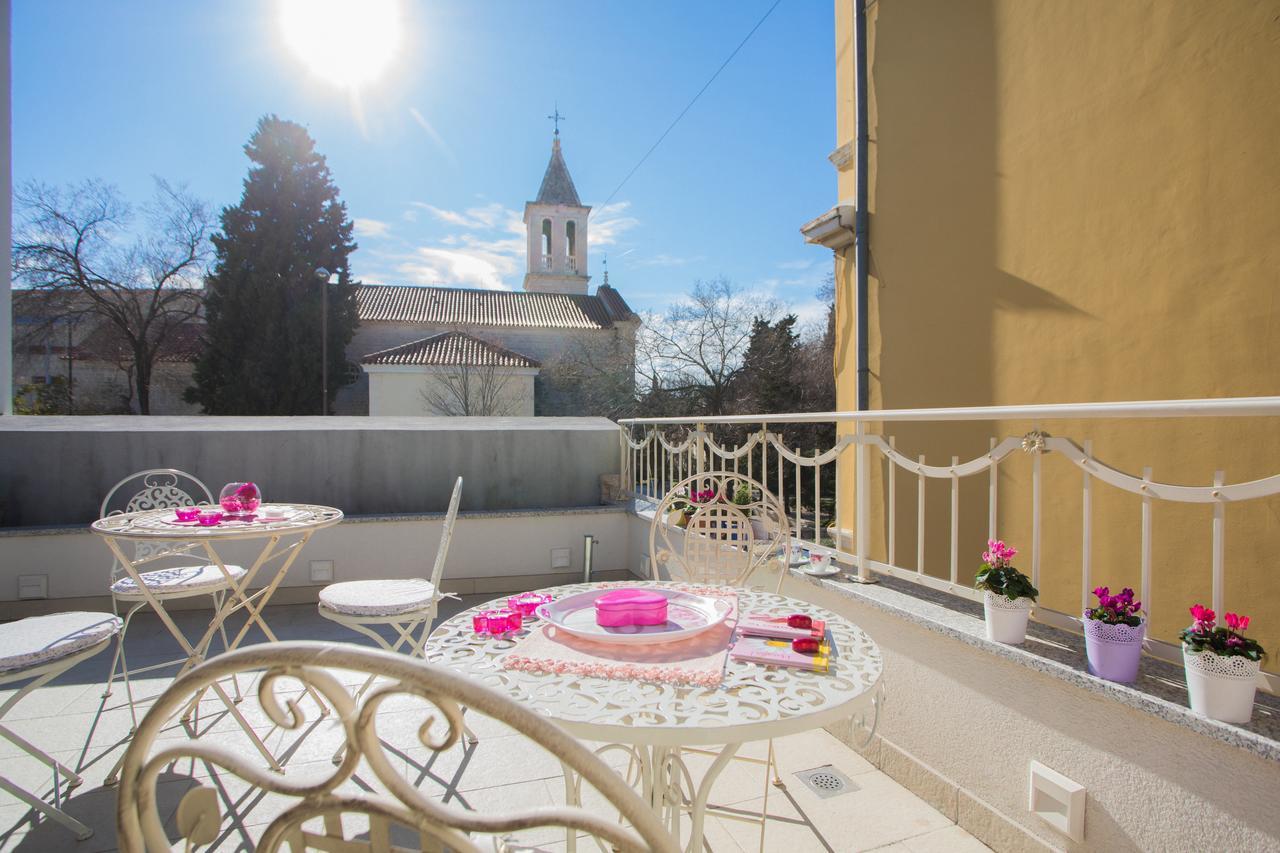 Shabby Chic Apartments Шибеник Екстер'єр фото