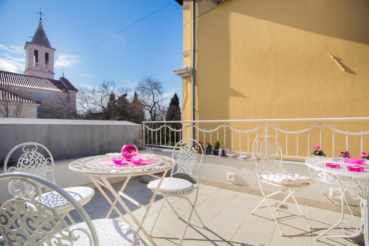 Shabby Chic Apartments Шибеник Екстер'єр фото