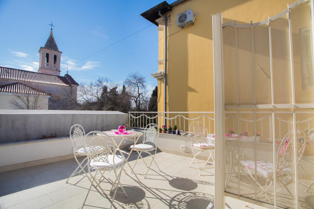 Shabby Chic Apartments Шибеник Екстер'єр фото