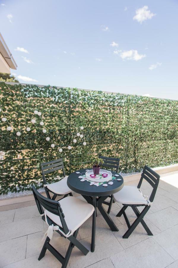 Shabby Chic Apartments Шибеник Екстер'єр фото