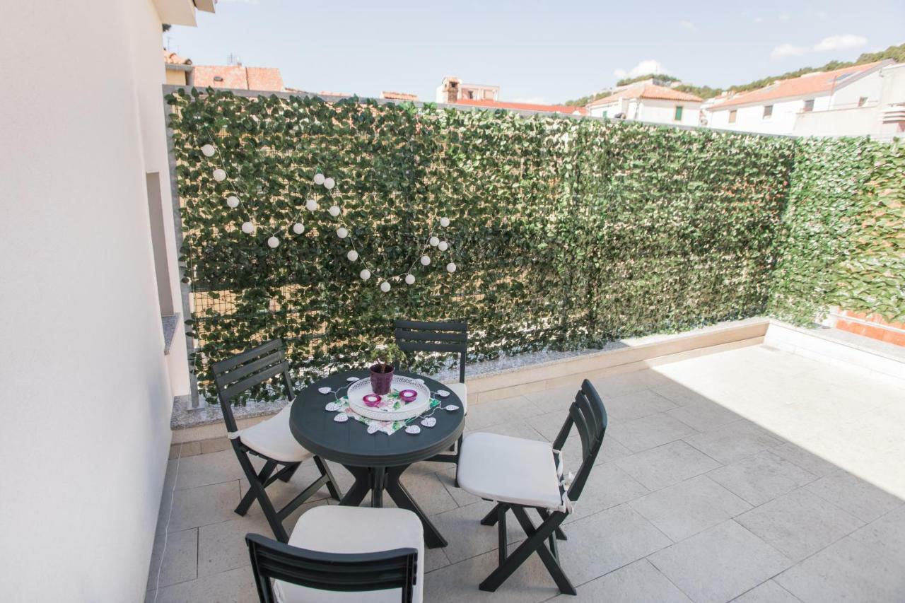 Shabby Chic Apartments Шибеник Екстер'єр фото