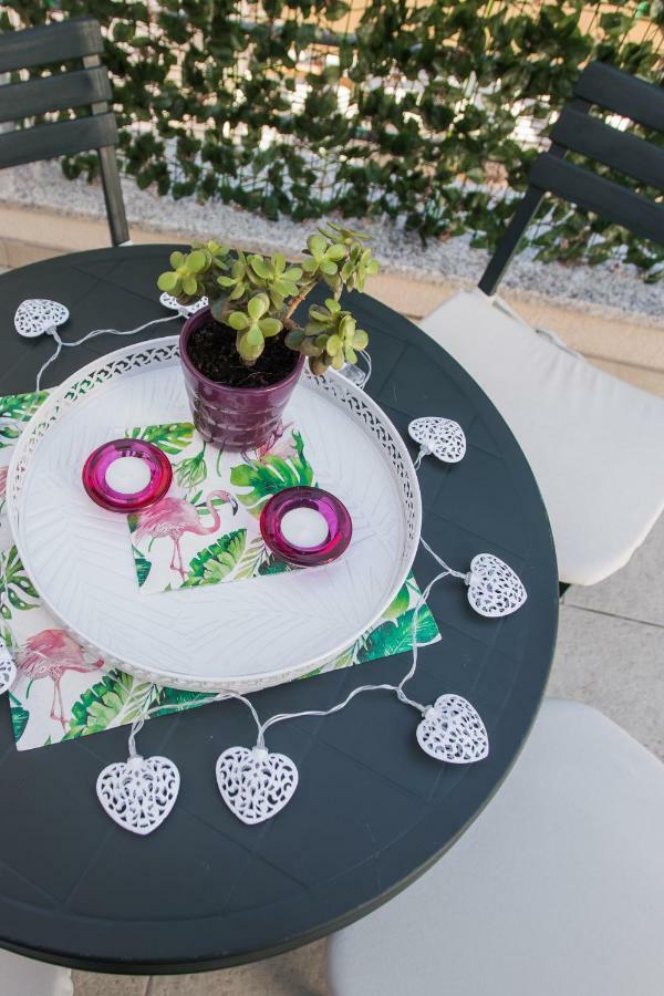 Shabby Chic Apartments Шибеник Екстер'єр фото