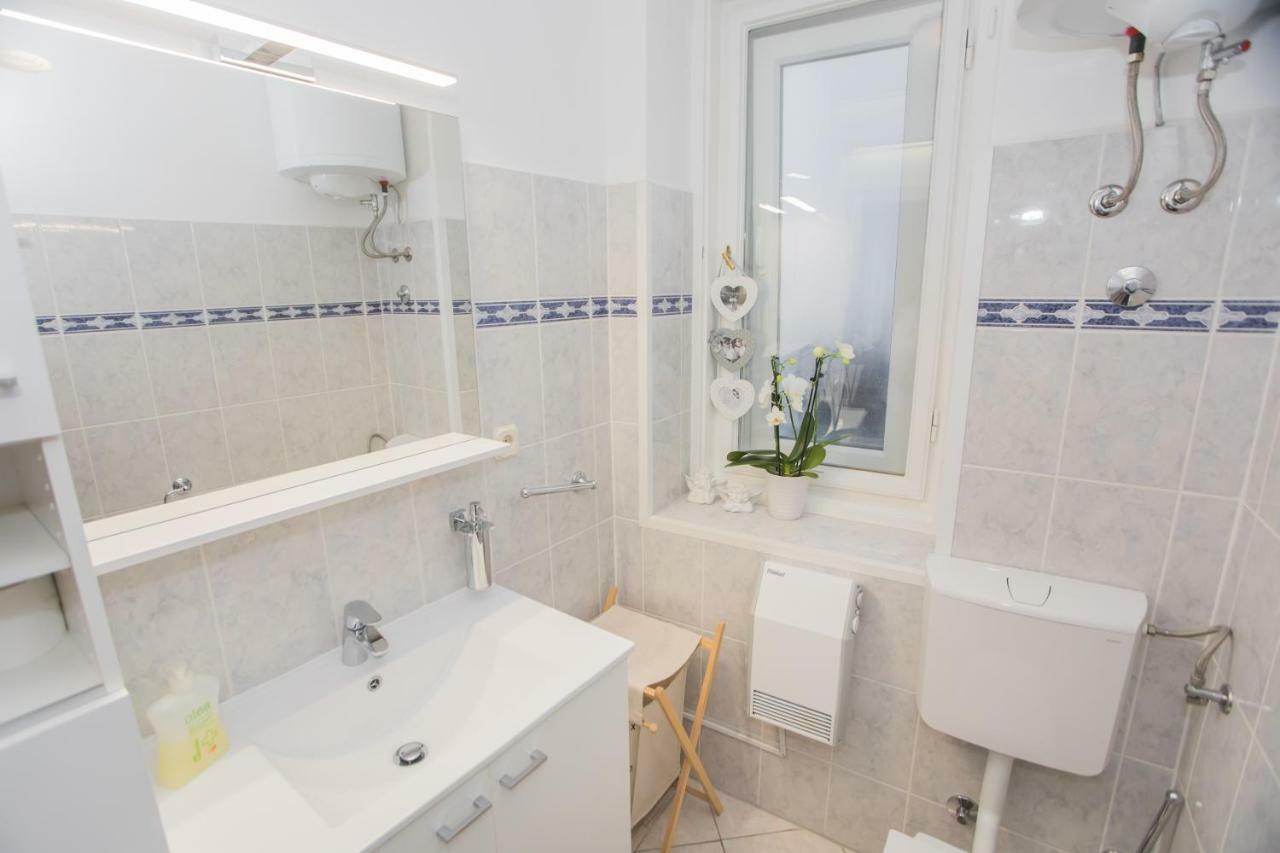 Shabby Chic Apartments Шибеник Екстер'єр фото