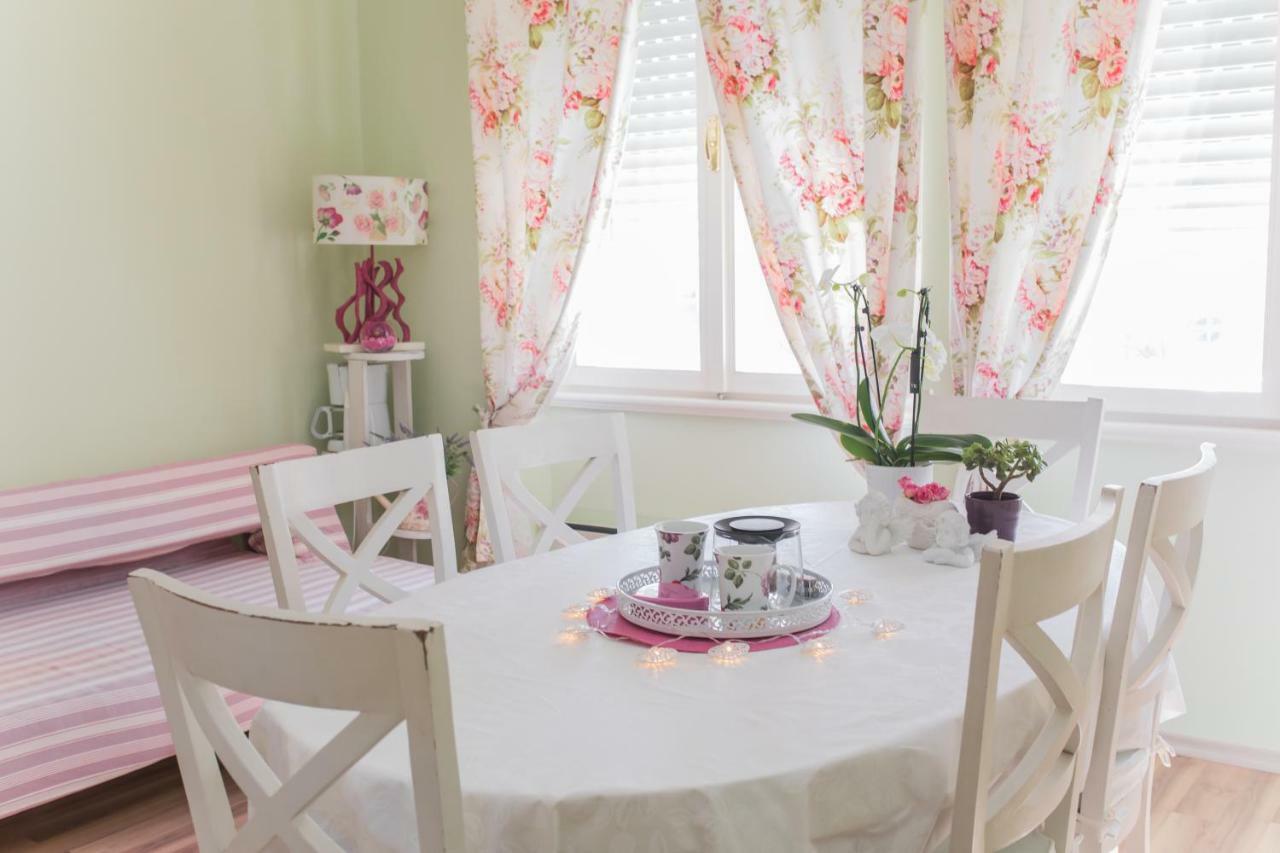 Shabby Chic Apartments Шибеник Екстер'єр фото