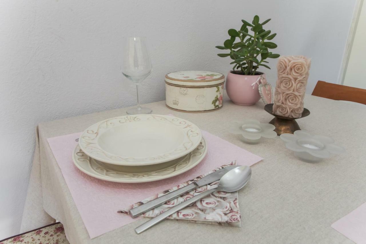 Shabby Chic Apartments Шибеник Екстер'єр фото
