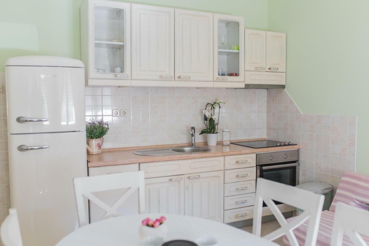 Shabby Chic Apartments Шибеник Екстер'єр фото