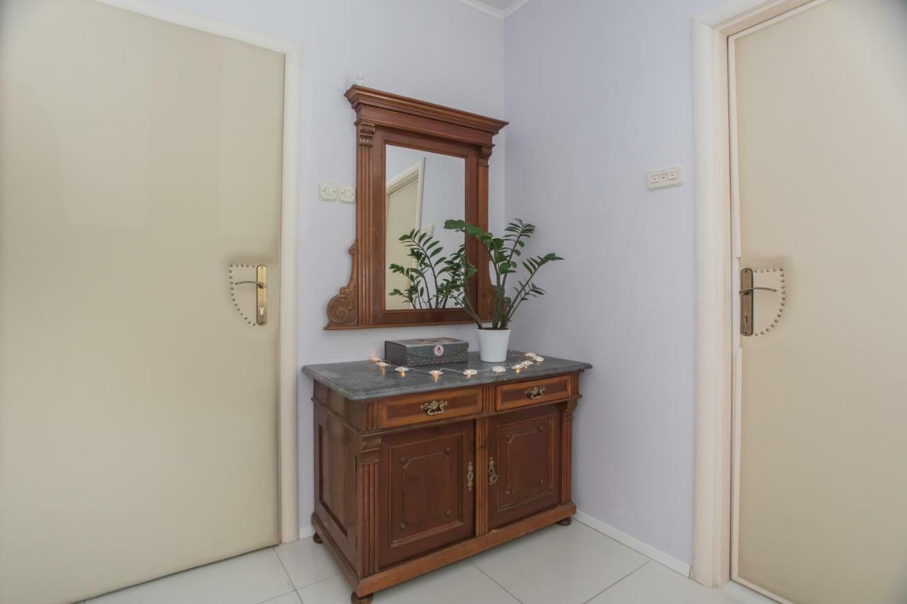 Shabby Chic Apartments Шибеник Екстер'єр фото
